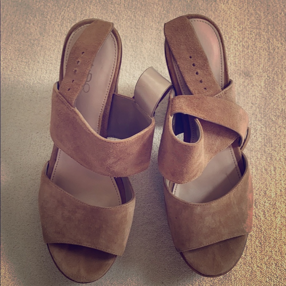 Aldo suede wedge shoe